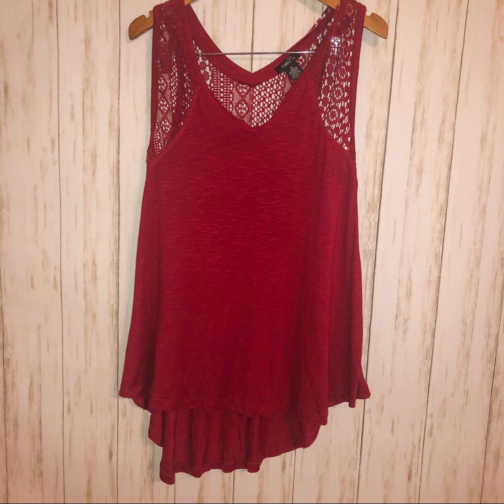 RUE 21 maroon high low flowy tank Med
